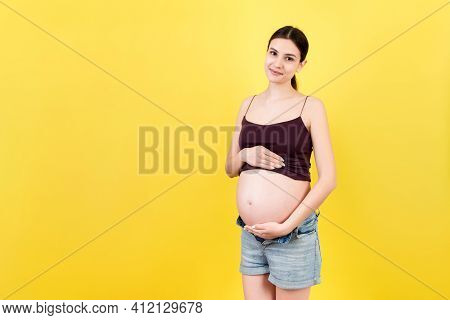 Imagen y foto Expecting Mother (prueba gratis) | Bigstock
