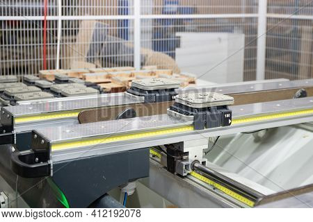 Automatic Loya Woodworking Machine With Vacuum Fastener For Parts Close-up Without People