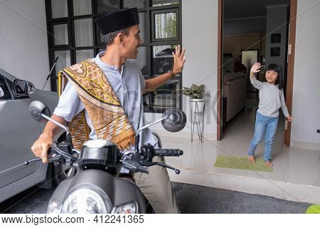 Father Waving Goodbye To His Daugther At Front House Before Leaving To The Mosque