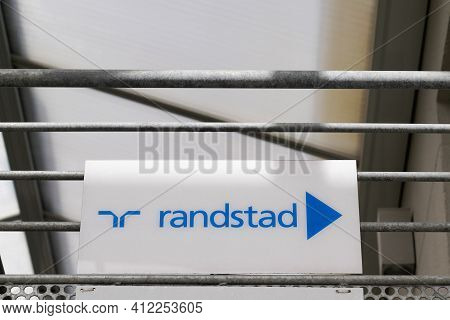 Bordeaux , Aquitaine France - 03 08 2021 : Randstad Logo Sign And Text Brand And Arrow Of Global Mul