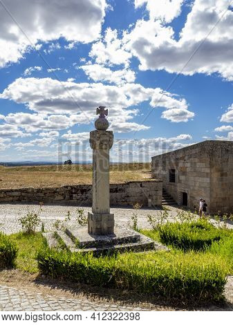 Almeida, Guarda, Portugal; August 2020: Entance And Fragment Of The Fortified Medieval Walls Of The 