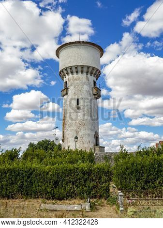 Almeida, Guarda, Portugal; August 2020: Entance And Fragment Of The Fortified Medieval Walls Of The 