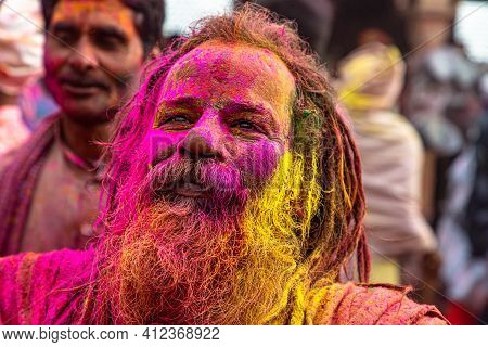 March 2021 Vrindavan,mathura,india.
Portrait Of Monk Playing Holi At Nandgaon,mathura, With Selectiv