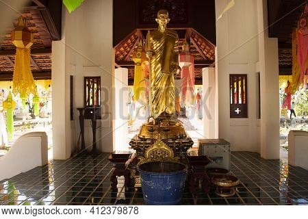 Golden Luang Poo Chan Kusalo Monk Statue For Thai People And Foreign Travelers Travel Visit Respect 