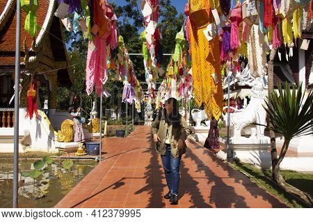 Traveler Thai Women People Travel Visit Multicolor Colorful Paper Lamp Traditional Lanna Style Yee P