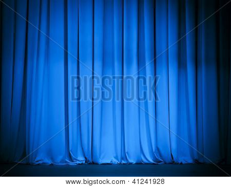 cortina de la etapa azul de teatro