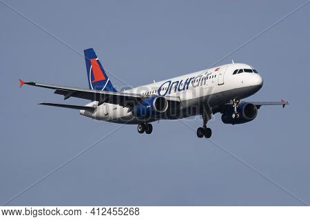 Istanbul, Turkey - March 28, 2019: Onur Air Airbus A320 Tc-obu Passenger Plane Arrival And Landing A