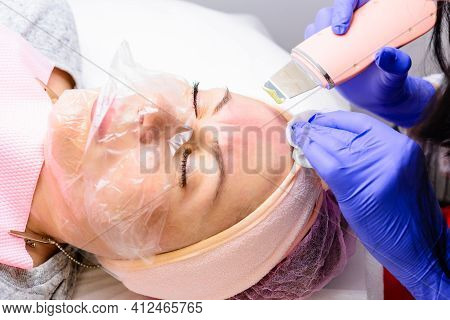 Cleansing The Face From Keratinized Epithelium, Excess Fat, Blockages Of The Sebaceous Glands, Comed