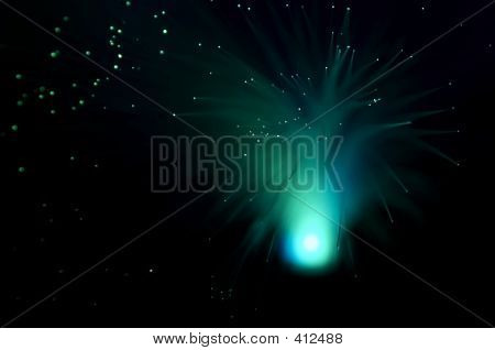 Blauwe stralen explosie