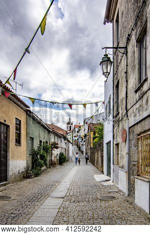 Belmonte, Portugal; May 2017 :  Narrow Streets In The Medieval Jewish Quarter In Belmonte, Castelo B