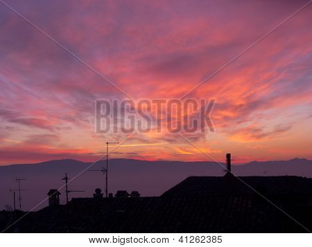 Drammatico sunsise, Umbria, Italia