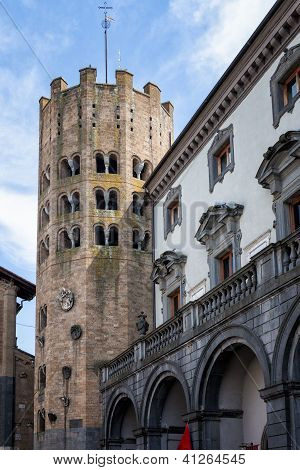 Gotisk tårn Sant'Andrea, italiensk arkitektur - Umbria