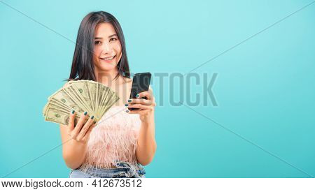 Smiling Face Portrait Asian Beautiful Woman Her Usring Mobile Smart Phone And Holding Bunch Money Lo