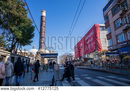 March 8, 2021 In Istanbul - Turkey Cemberlitas Square And Column. People And Mosques In The Historic