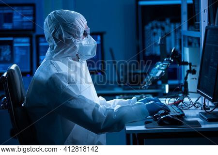 Microelectronics Operator Microelectronics Image & Photo (Free Trial) | Bigstock