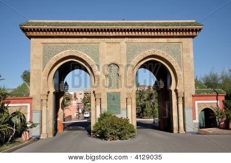 Porte dans le Style Oriental traditionnel à Marrakech