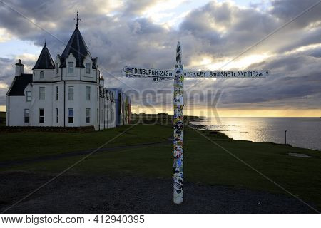 John O\\\\\\\'groats (scotland), Uk - August 04, 2018: The Inn At John O\\\\\\\'groats, Caithness, S