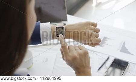 Smartwatch Business Of Businesswoman  Using Smartwatch, Smartwatch Hand Device Notify Computer 5g Co