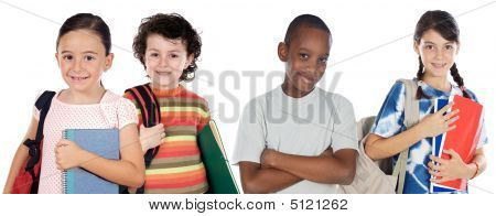 Studenti di quattro bambini sta tornando a scuola