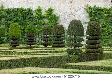 Splendid decorative gardens at castles in France