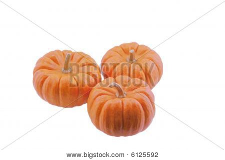 Trzy dynie Halloween na białym tle na białym tle