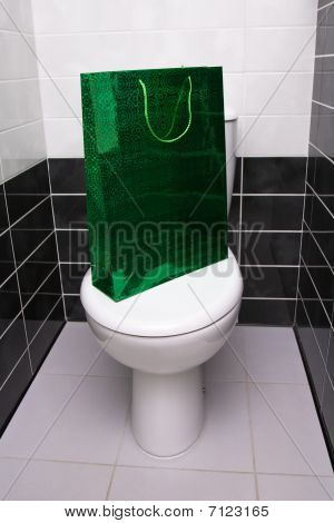 Pacchetto nella toilette