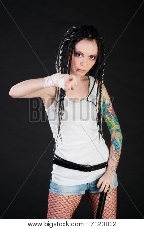 Menina com feridas