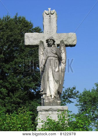 Engel mit cross