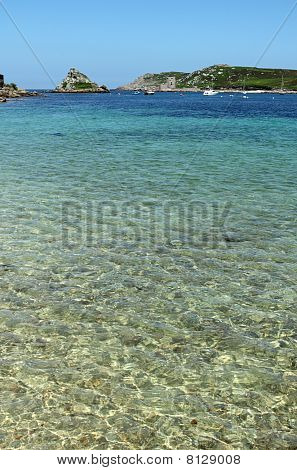 Мелкий чистой воды между Брайер и Tresco, острова Scilly.