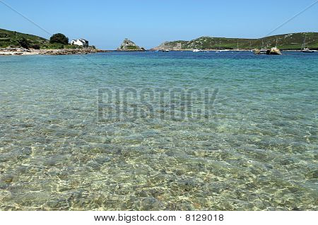 Мелкий чистой воды между Брайер и Tresco, острова Scilly.