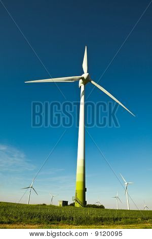 Větrná turbína - zelená a alternativní zdroje energie