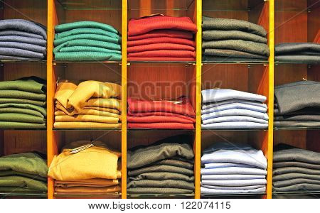 The colorful clothes in the department store
** Note: Soft Focus at 100%, best at smaller sizes