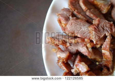 roasted pork on dish : 