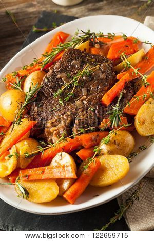 Homemade Slow Cooker Pot Roast with Carrots and Potatoes