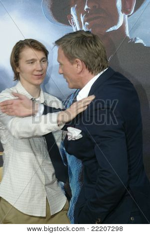 폴 댄와 다니엘 크레이그 