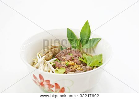 Lek Nam Tok, 쇠고기 국수 태국 음식