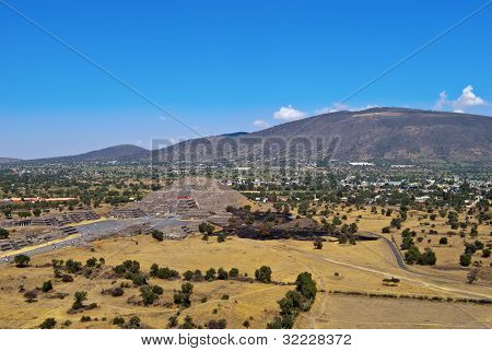 Pyramida měsíce a Avenue mrtvých.