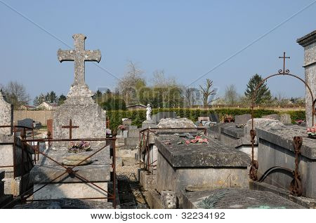 法国，Aincourt Val 公墓 D 瓦兹