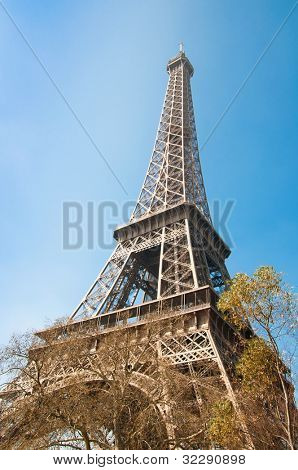 La tour Eiffel (Pseudo La dame de fer, la Dame de fer), la tour est devenu le plus éminent sy