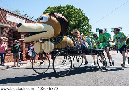 Lawrenceville, Ga/usa - April 27:  A Team Pushes A Bed Designed To Look Like Slinky Dog From Toy Sto