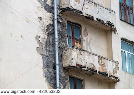 Collapsing Wall And Balcony Of A Residential Building Made Of Cinder Blocks From Water From A Tin Pi