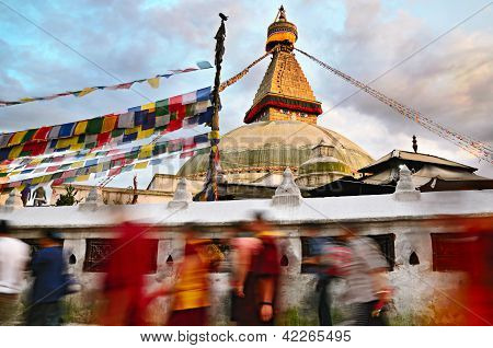 Kora omkring Boudhanath Stupa