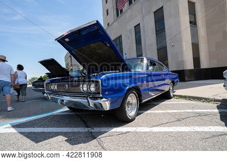 Mt. Clemens, Michigan - Usa - 06-05-2021: Mt. Clemens 2021 Hot Rod City Classic Car Show And Cruise