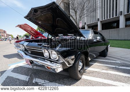 Mt. Clemens, Michigan - Usa - 06-05-2021: Mt. Clemens 2021 Hot Rod City Classic Car Show And Cruise