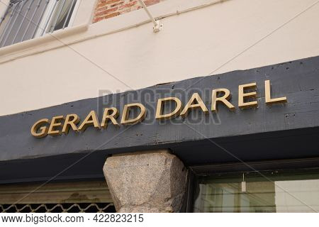 Bordeaux , Aquitaine France - 05 27 2021 : Gerard Darel Logo Brand And Sign Text Front Of Store Fash