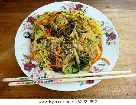 Yellow noddles