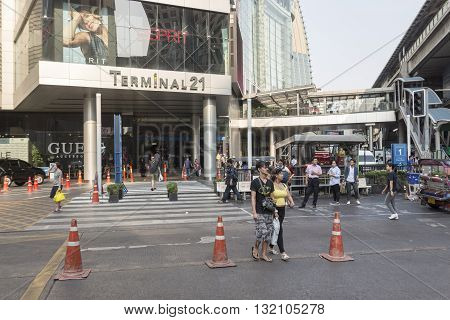 BANGKOK THAILAND - APR 29 : unidentified people walk across crosswalk near terminal 21 shopping mall at Asoke in sukhumvit road on april 29 2016 thailand.