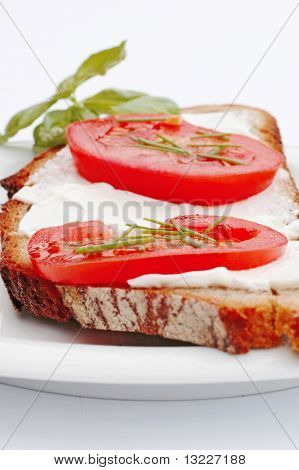Käse auf Brot gestrichen