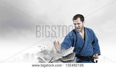 Krate man in action