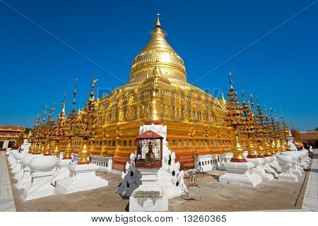 Shwezigon Paya, Bagan, Myanmar.